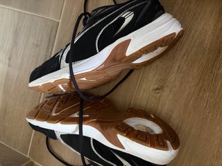 Scarpe da ginnastica Puma nere e argento