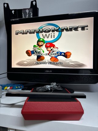 Nintendo Wii Mini + Mario Kart + Mando y cables