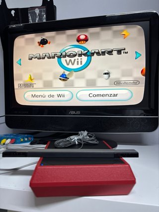 Nintendo Wii Mini + Mario Kart + Mando y cables