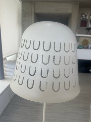 Lámpara de pie blanca