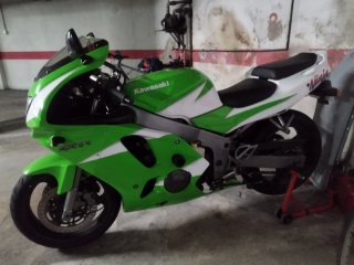 Kawasaki ZX6R Ninja Verde y Blanca