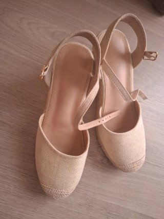 Alpargatas beige con tiras
