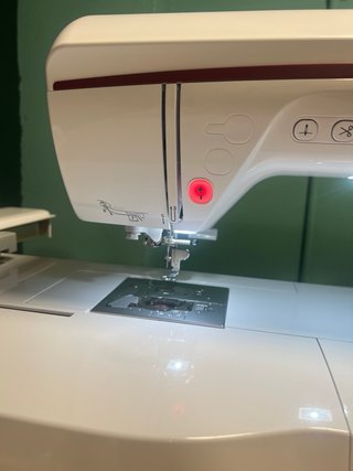 Máquina bordadora Brother Innovis-NV870