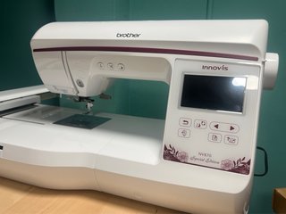 Máquina bordadora Brother Innovis-NV870