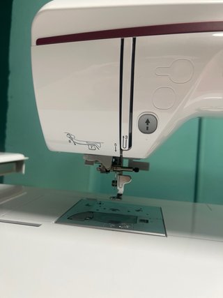 Máquina bordadora Brother Innovis-NV870
