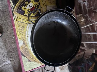 Olla grande de aluminio y pailas de metal se vende