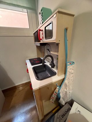 Cocinita de juguete con accesorios