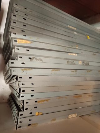 Vassoi metallici per scaffali