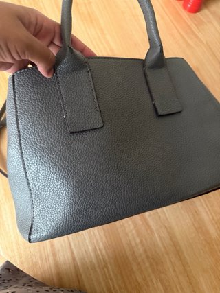 Bolso gris de piel sintética