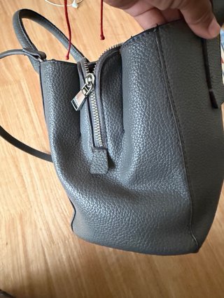Bolso gris de piel sintética