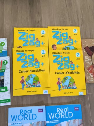 Libros escolares, un poco usados