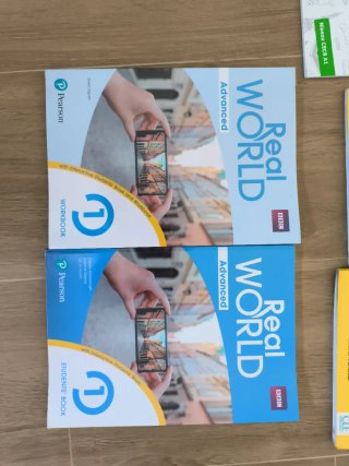 Libros escolares, un poco usados