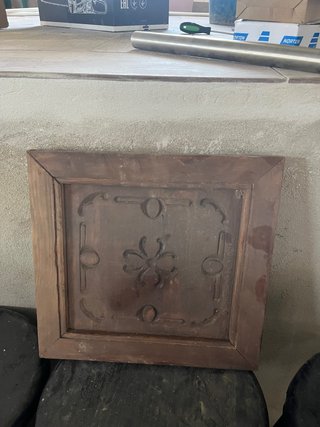 Puerta antigua de madera tallada
