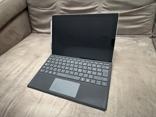 Surface Pro 7 con accessori