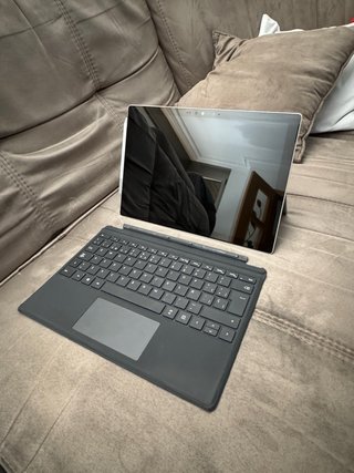Surface Pro 7 con accessori