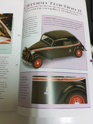 Citroen 11 Taxi Madrid 1955, con urna y base.