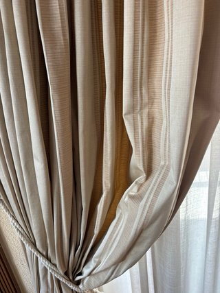 Juego 4 cortinas beige y transparentes
