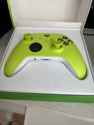 Xbox Series X 1TB + 2 mandos + Elite Series 2