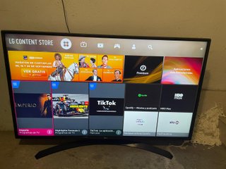 LG 55" 4k UHD Smart TV Televisión Como Nueva