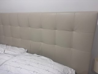 Cabezal de cama 150 cm polipiel beige.