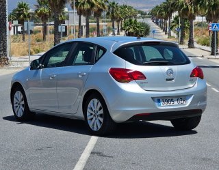 Opel Astra 2011