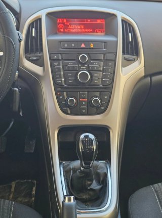 Opel Astra 2011