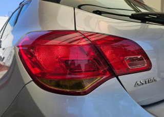Opel Astra 2011