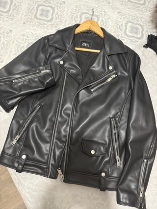 Chaqueta cuero negra Zara