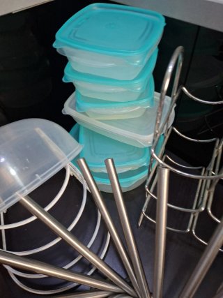 CHOLLO COCINA:  Recipientes varios