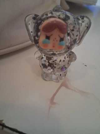 Muñeca transparente con brillos