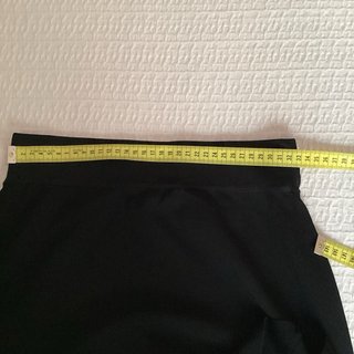 Falda Zara TS negra volantes