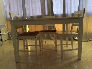 Mesa rectangular blanca + 3 sillas
