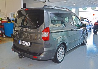 FORD TOURNEO COURIER 1.5 TDCI TITANIUM