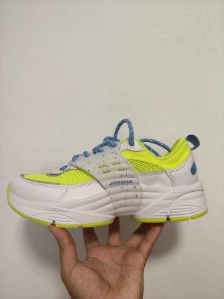 T44 Nike Jordan Trunner Amarillas