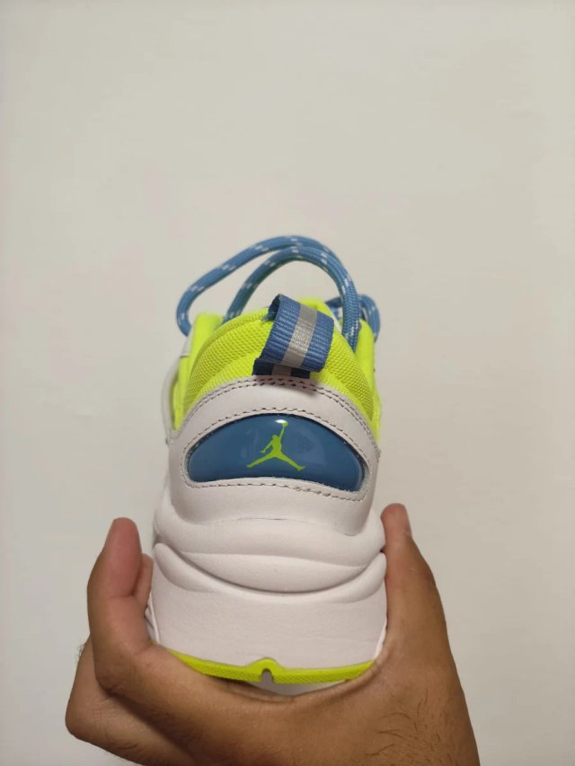 T44 Nike Jordan Trunner Amarillas