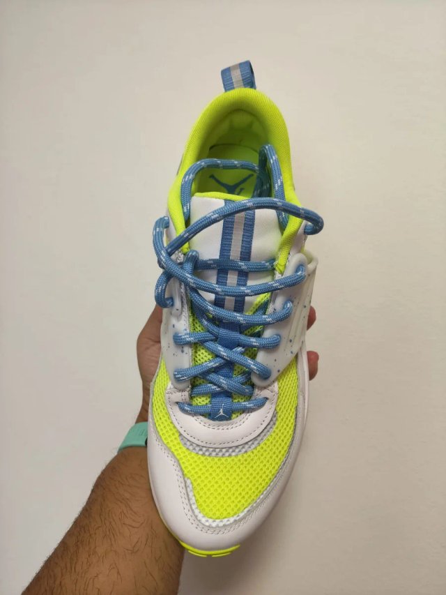T44 Nike Jordan Trunner Amarillas