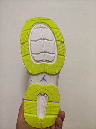 T44 Nike Jordan Trunner Amarillas