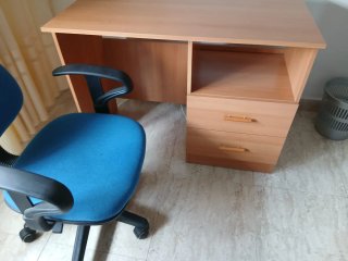 Escritorio y silla de oficina