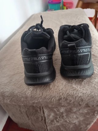 Zapatillas Fila Negras, como nuevas  Usadas 2 vece