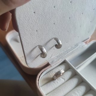 Conjunto pendientes y anillo plateados
