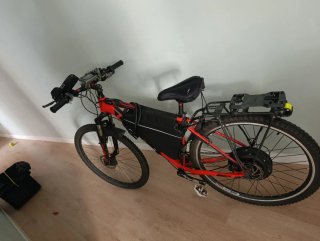 Bicicleta Eléctrica marca "Cube" 29 Roja
