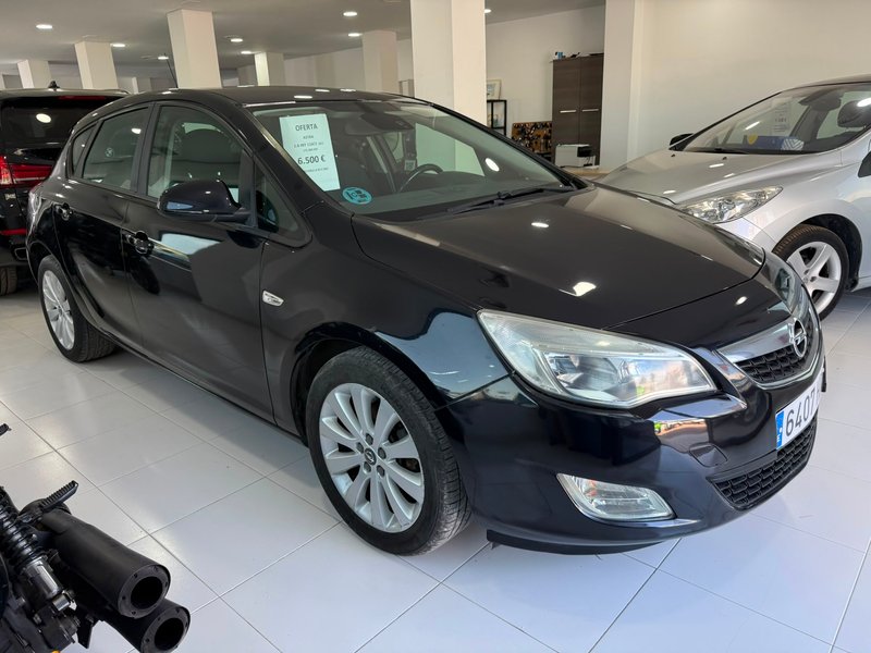 Opel Astra 2011, foto 3