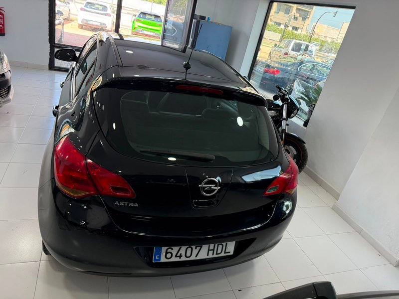 Opel Astra 2011, foto 5