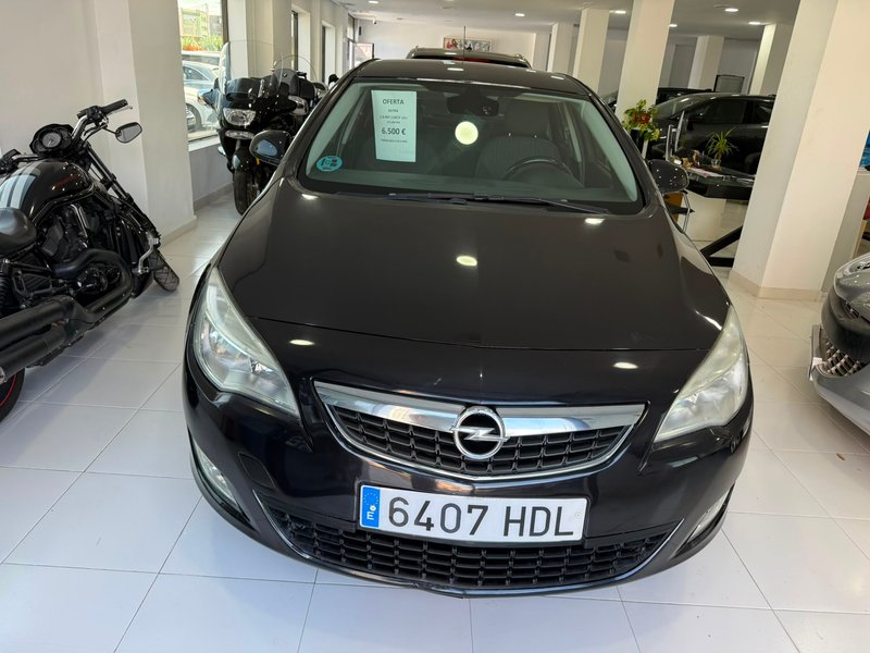 Opel Astra 2011, foto 2