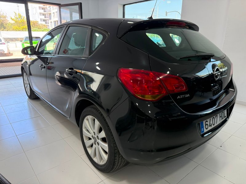 Opel Astra 2011, foto 6