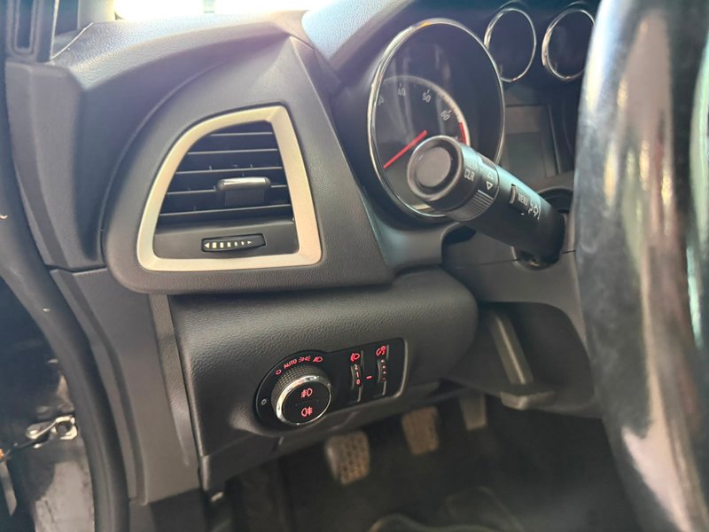 Opel Astra 2011, foto 10