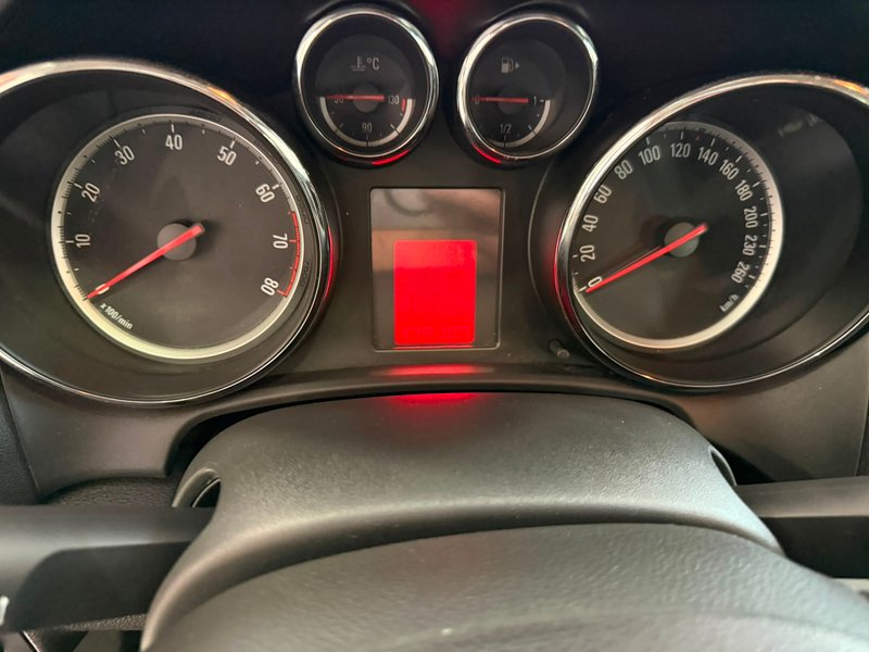 Opel Astra 2011, foto 15
