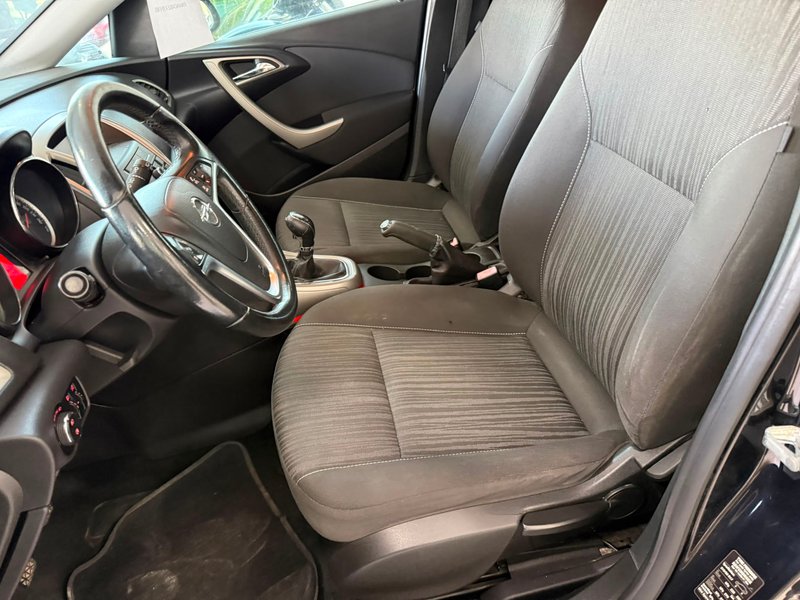 Opel Astra 2011, foto 17
