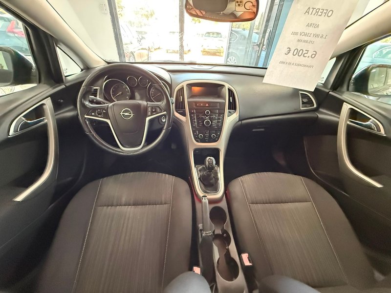 Opel Astra 2011, foto 20