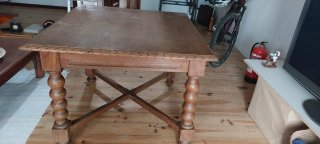 Mesa antigua de castaño